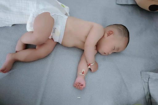 供卵包生男孩公司怀孕肚子撑的难受